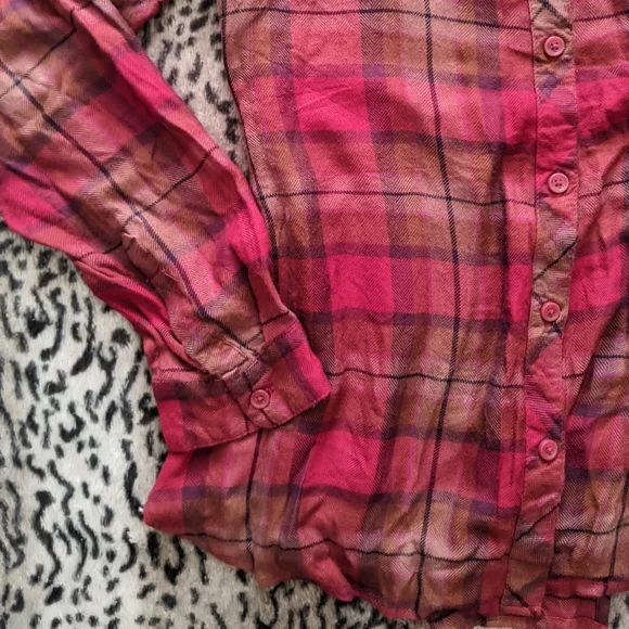 Red flannel - Picture 4 of 6